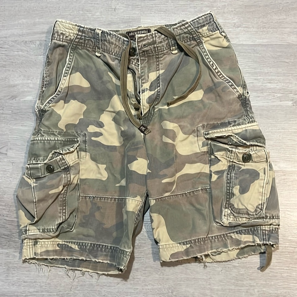 Abercrombie & Fitch men’s size 30 camo cargo shorts.